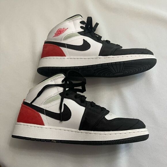 Nike Air Jordan Retro 1 Black Toe Size 6Y - Picture 6 of 8
